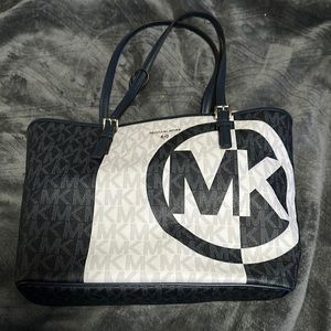 Michael Kors JetSet Tote